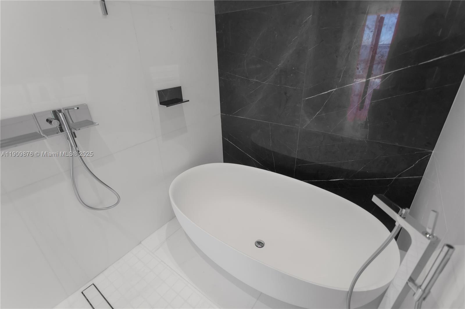 ASTON MARTIN - Residential