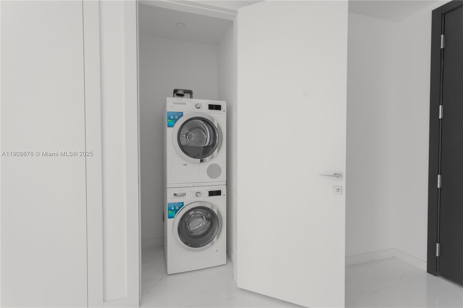 ASTON MARTIN - Residential