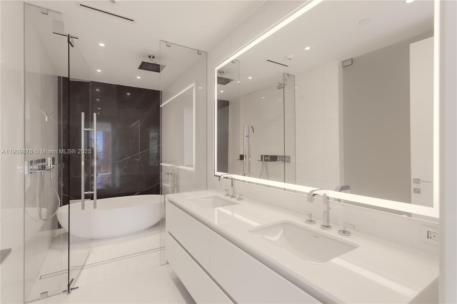 ASTON MARTIN - Residential