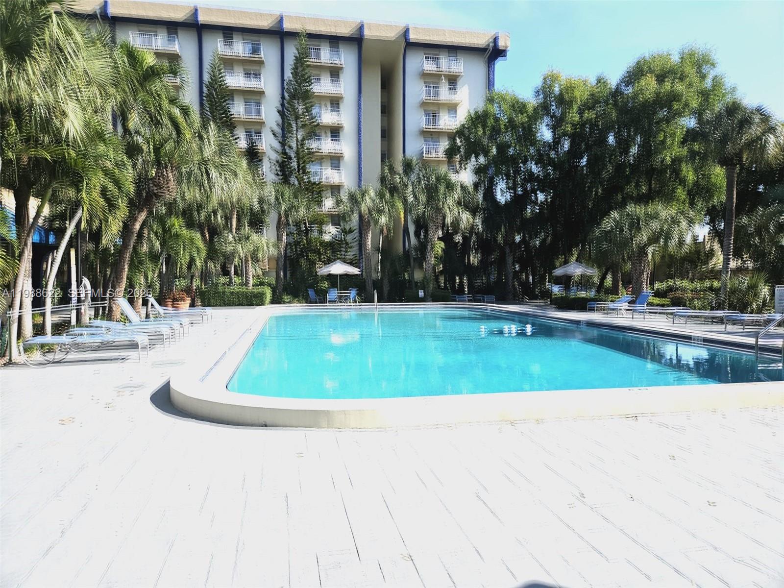 YOLANDA VILLAS CONDO - Residential