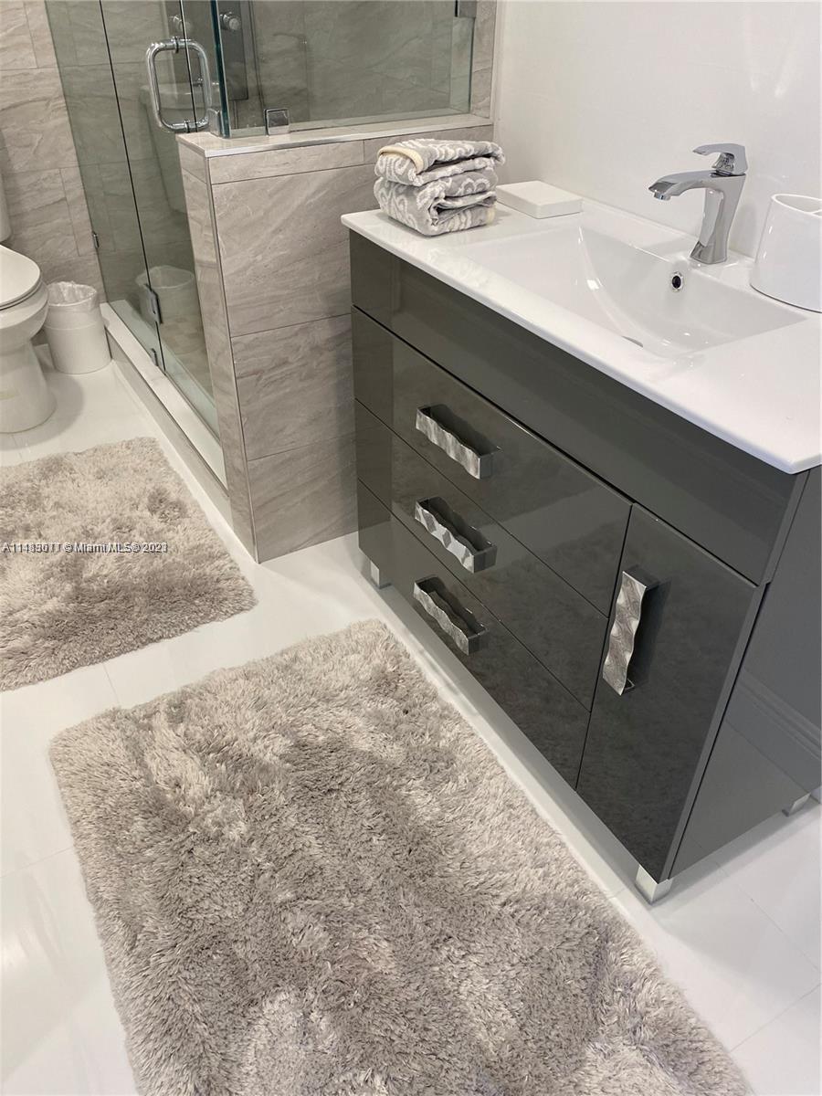 ALEXANDER TOWERS CONDO - Residential Lease