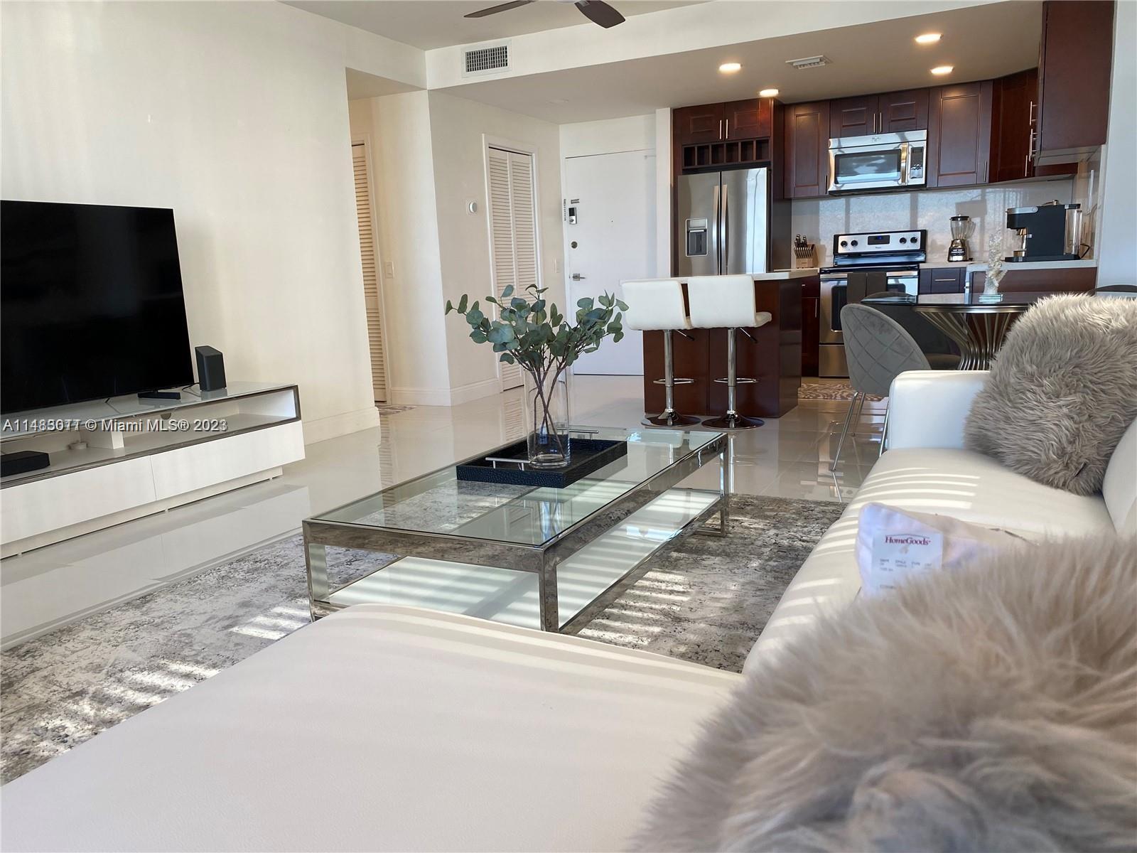 ALEXANDER TOWERS CONDO - Residential Lease