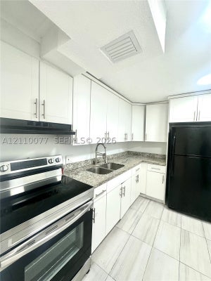 447 NE 195TH ST APT 214, MIAMI, FL 33179 - Image 05c5f106b4bc6ae374b71ed514b9246a/1412890592