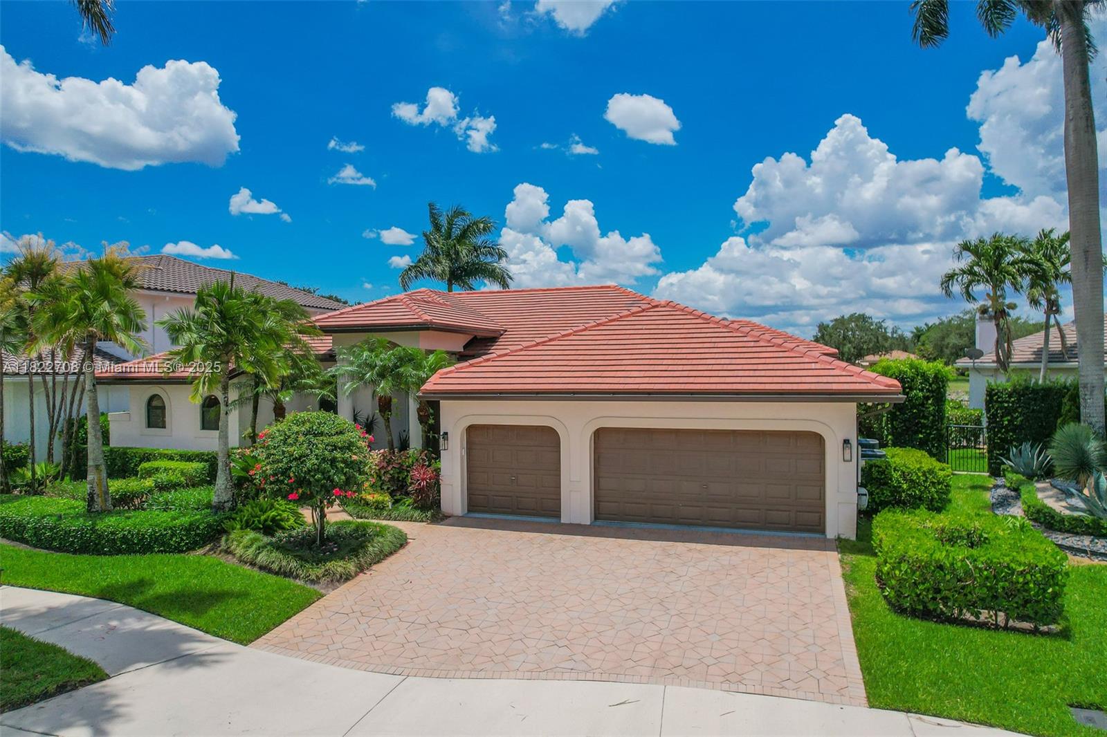 2489 Eagle Watch Ln, Weston, Broward County, Florida - 5 Bedrooms  
4 Bathrooms - 