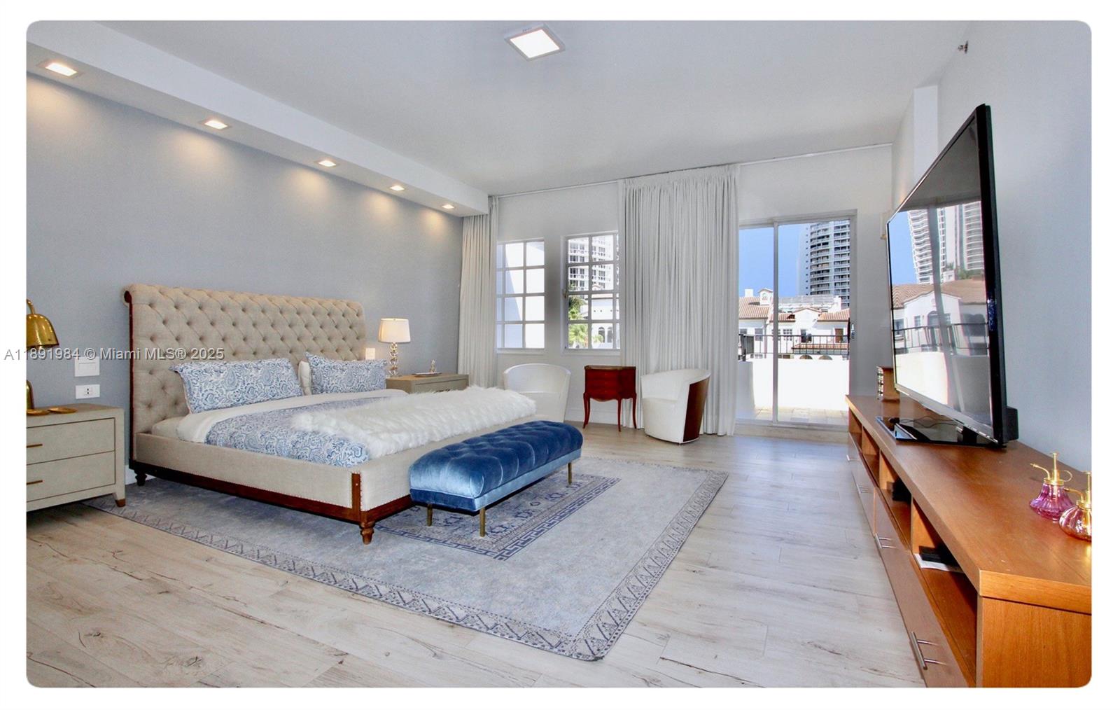 MEDITERRANEAN VILLAGE CON - Residential