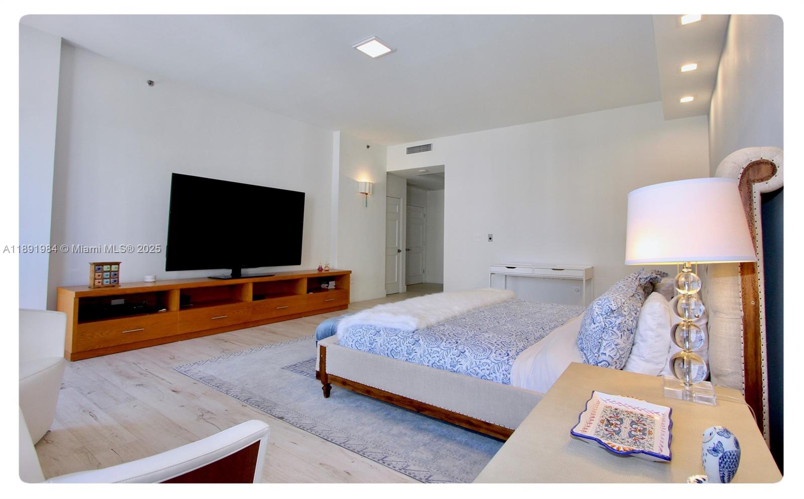 MEDITERRANEAN VILLAGE CON - Residential