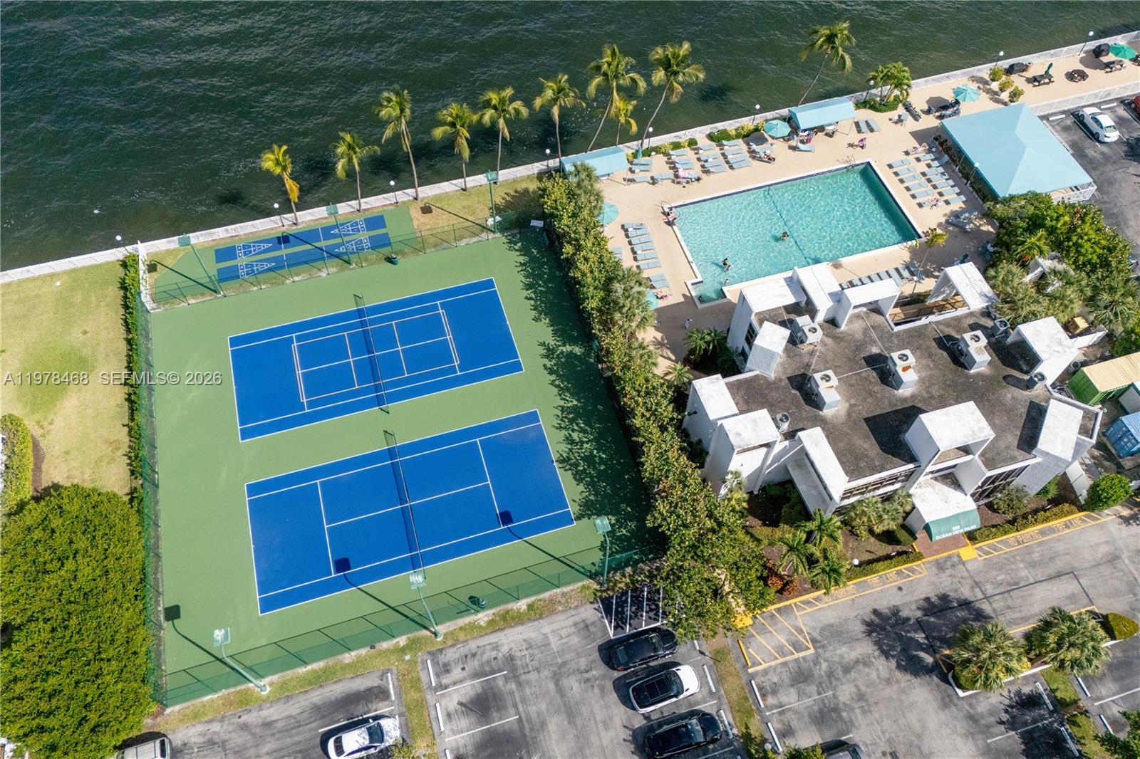 1000 Parkview Dr 115