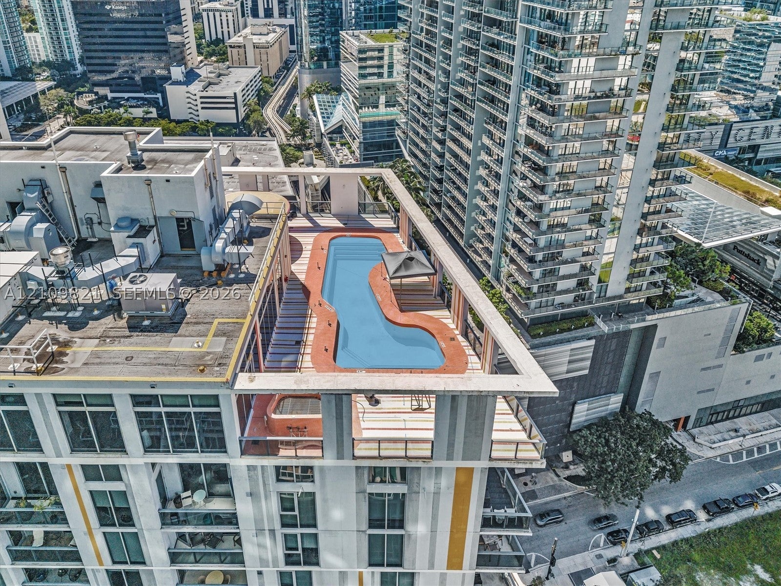 31 SE 6th St 2103