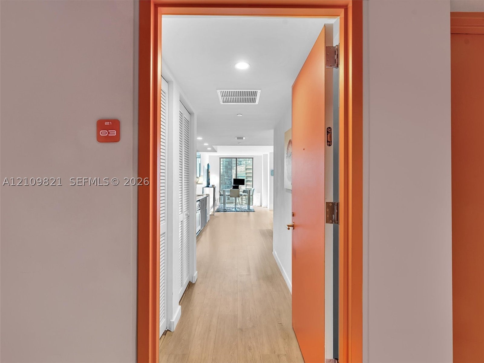 31 SE 6th St 2103