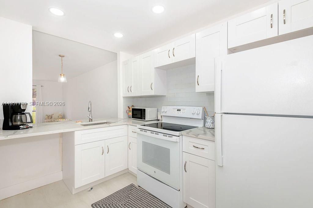 Photo of 10434 Sunrise Lakes Blvd #109, Sunrise, FL 33322 (MLS # A11957780)