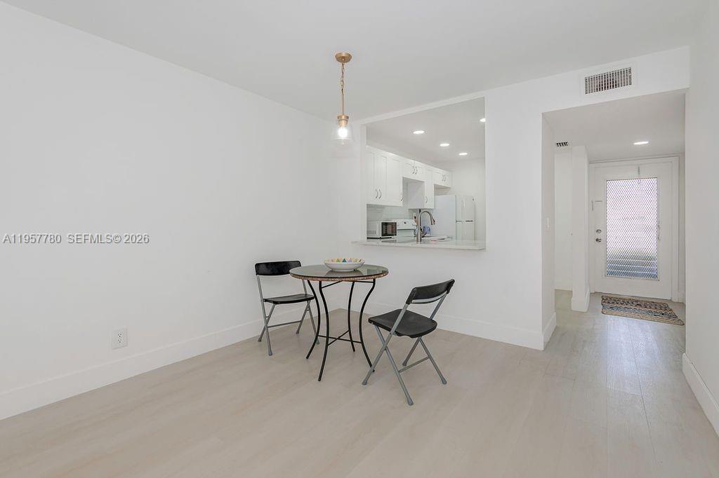 SUNRISE LAKES 218 CONDO - Residential