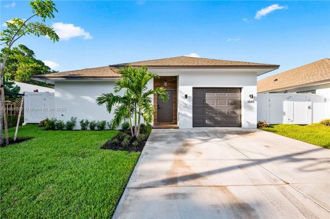 1041 W Lakewood Rd West Palm Beach FL 33405