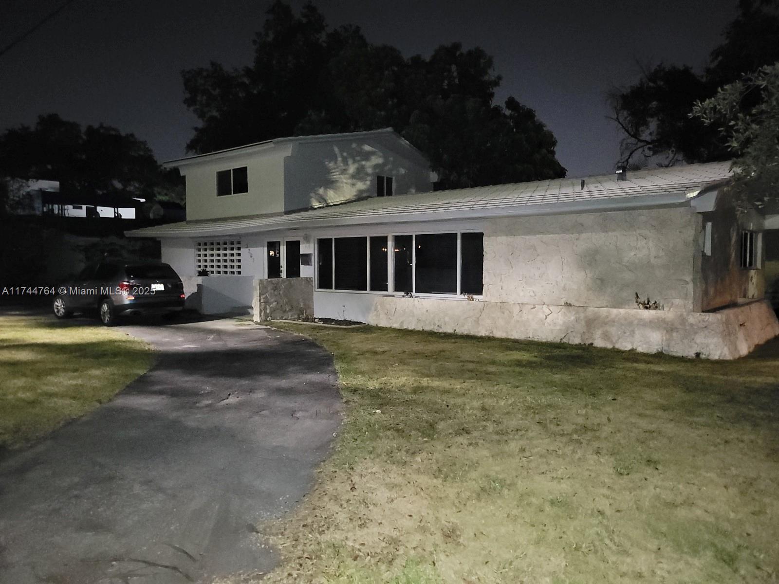 Rental Property at 3201 Florida Ave, Miami, Broward County, Florida - Bedrooms: 3 
Bathrooms: 3  - $6,000 MO.