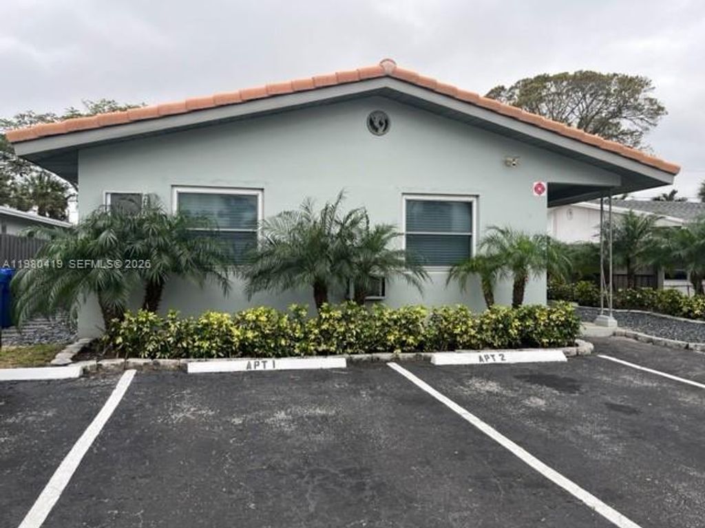 Photo of 926 NE 18th St #2, Fort Lauderdale, FL 33305 (MLS # A11980419)