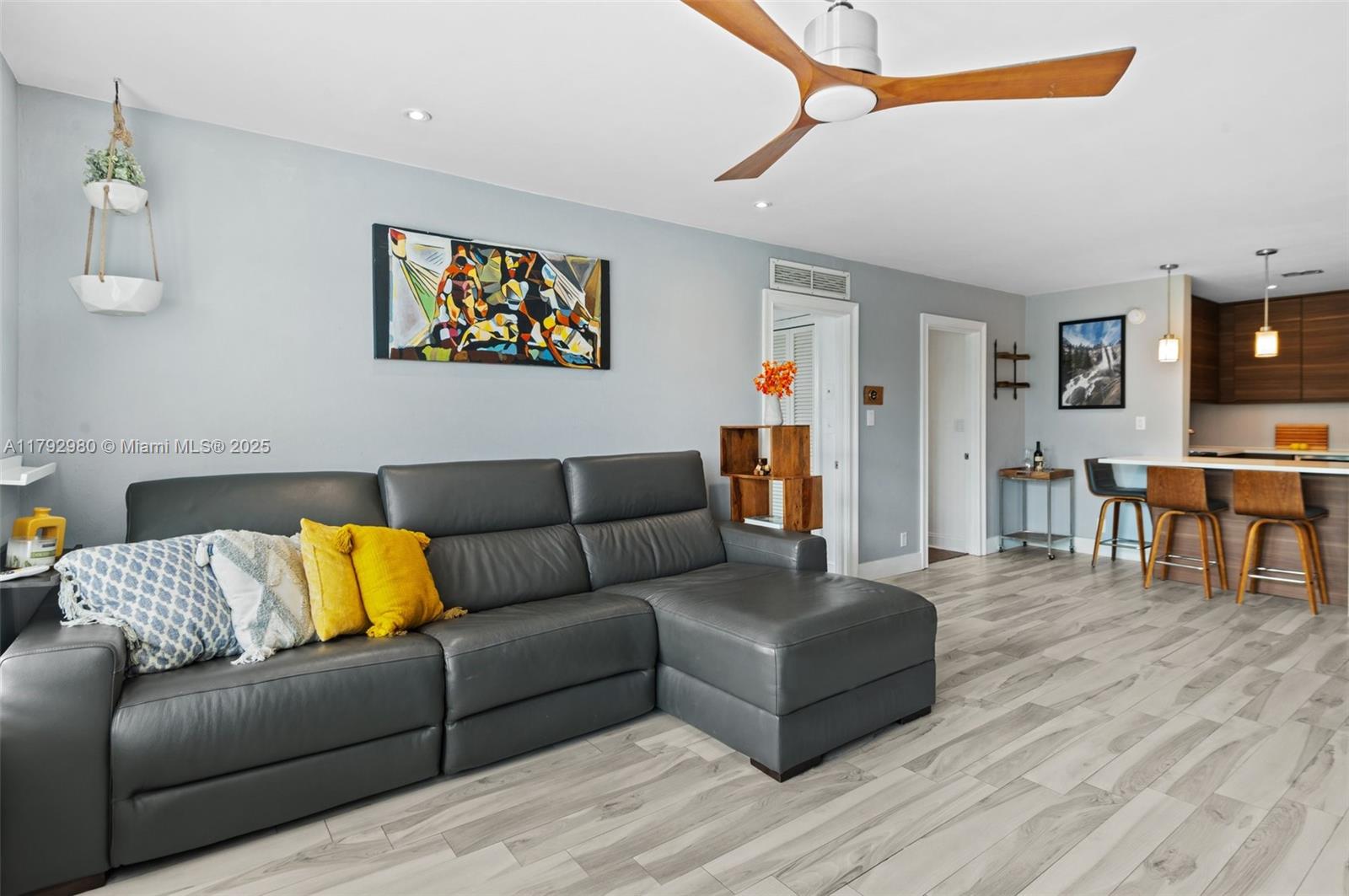 LAS OLAS VILLAS CONDO - Residential