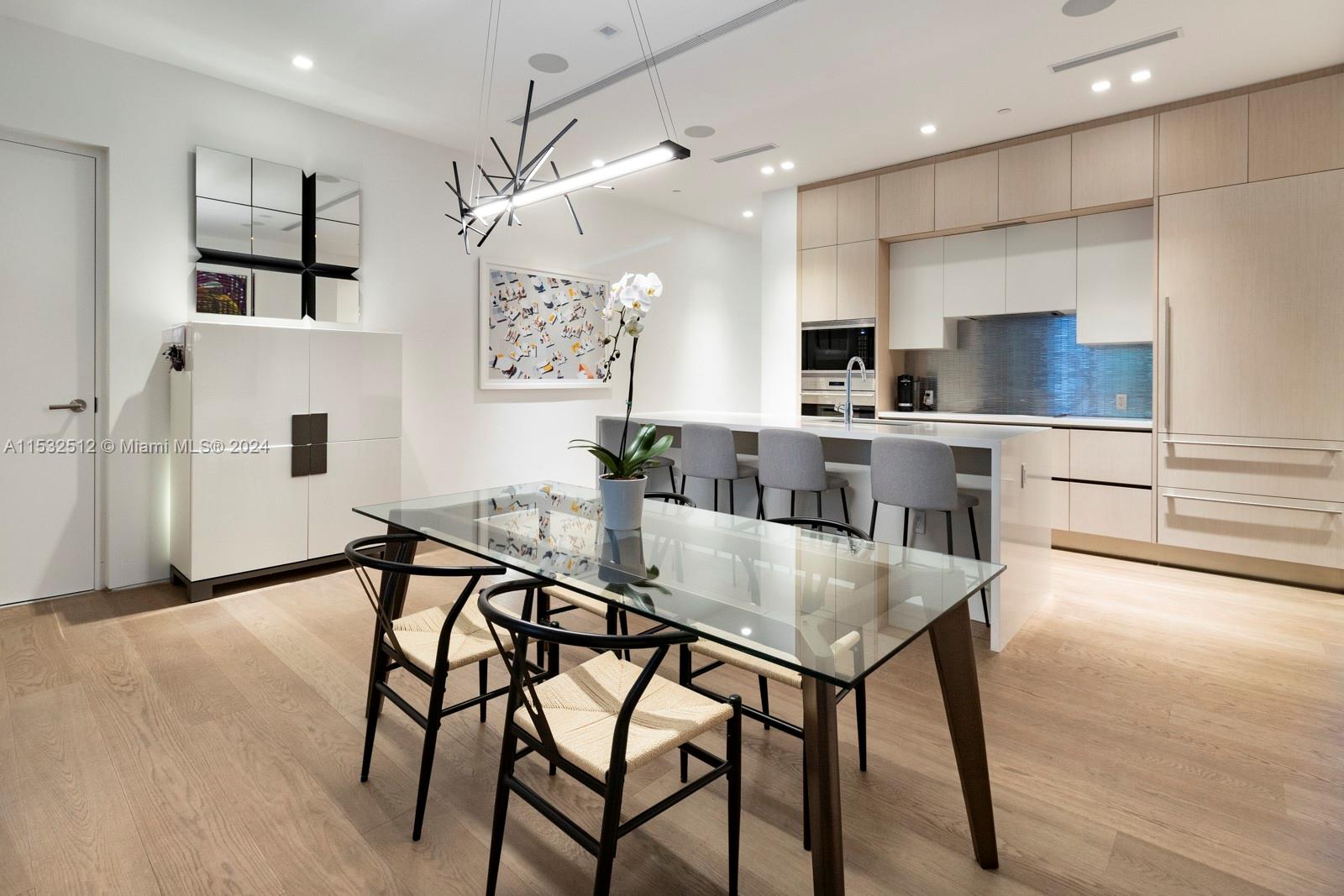 LOUVER HOUSE CONDO - Residential