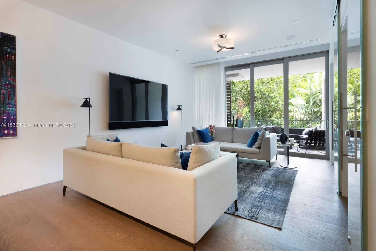 LOUVER HOUSE CONDO - Residential