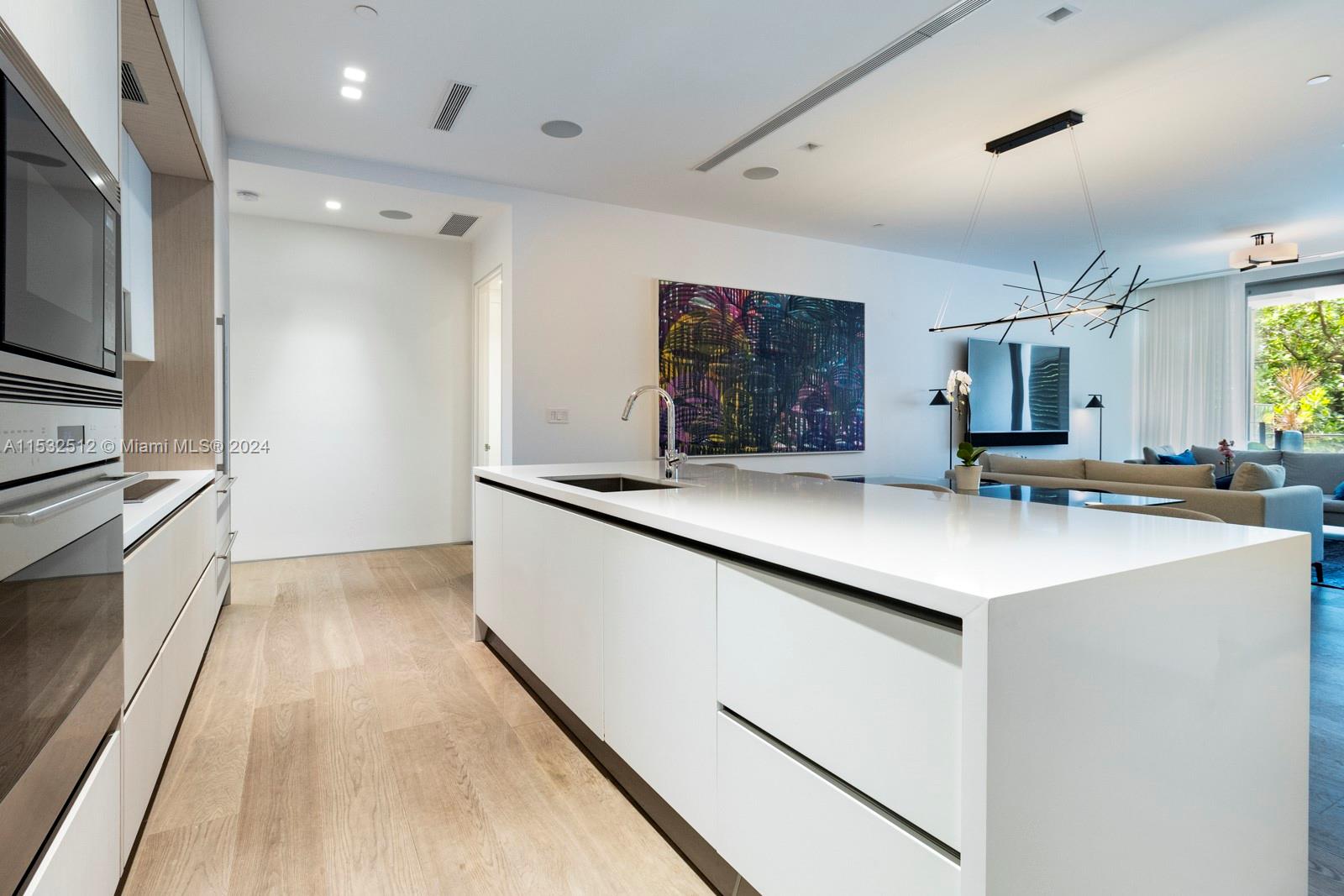 LOUVER HOUSE CONDO - Residential