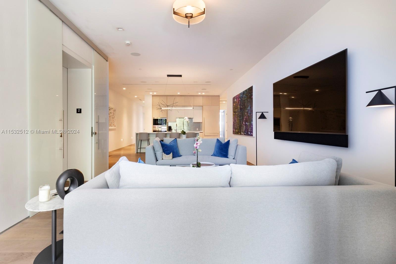 LOUVER HOUSE CONDO - Residential