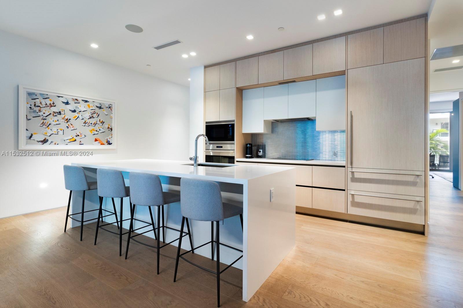 LOUVER HOUSE CONDO - Residential