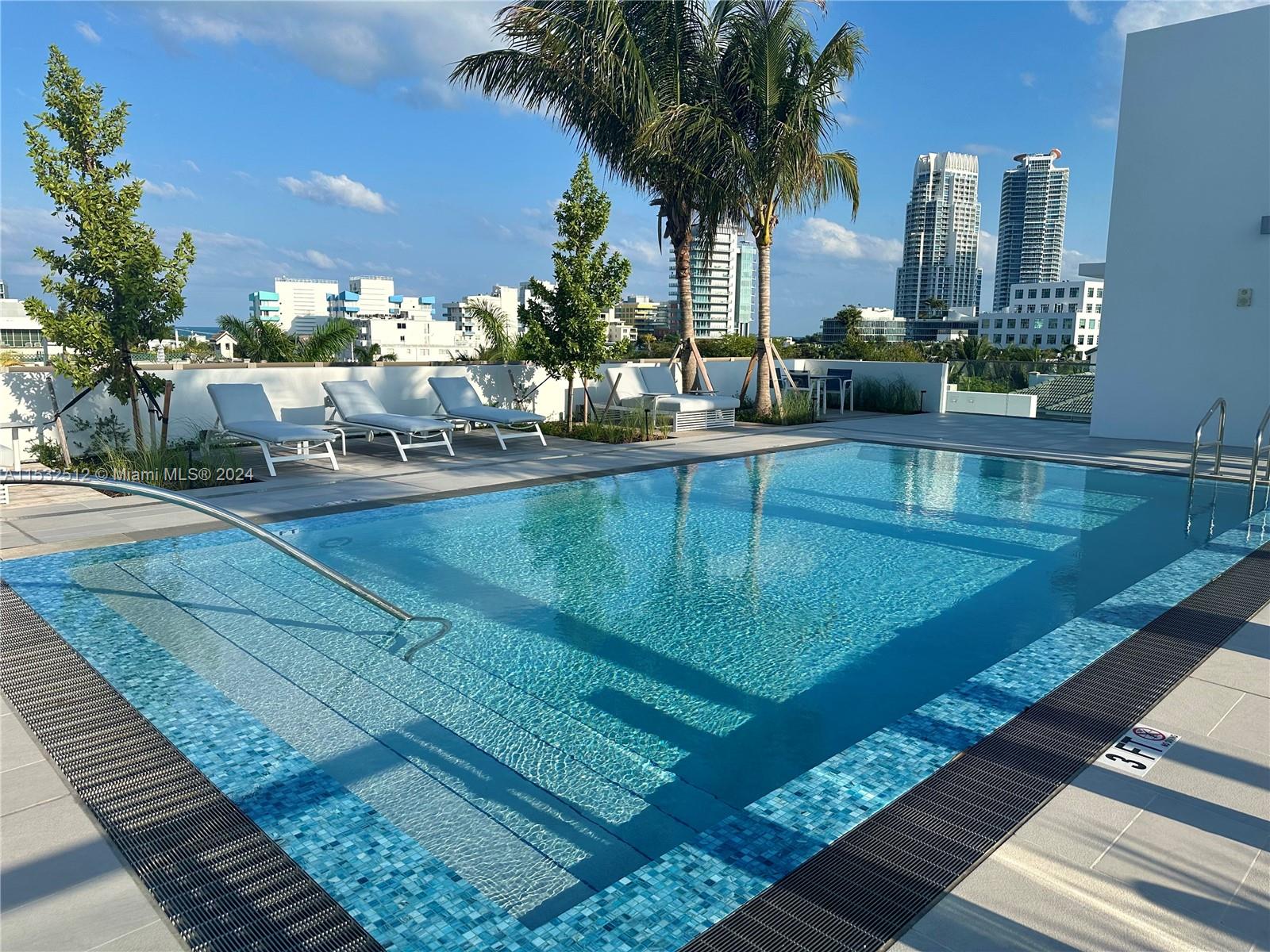 LOUVER HOUSE CONDO - Residential