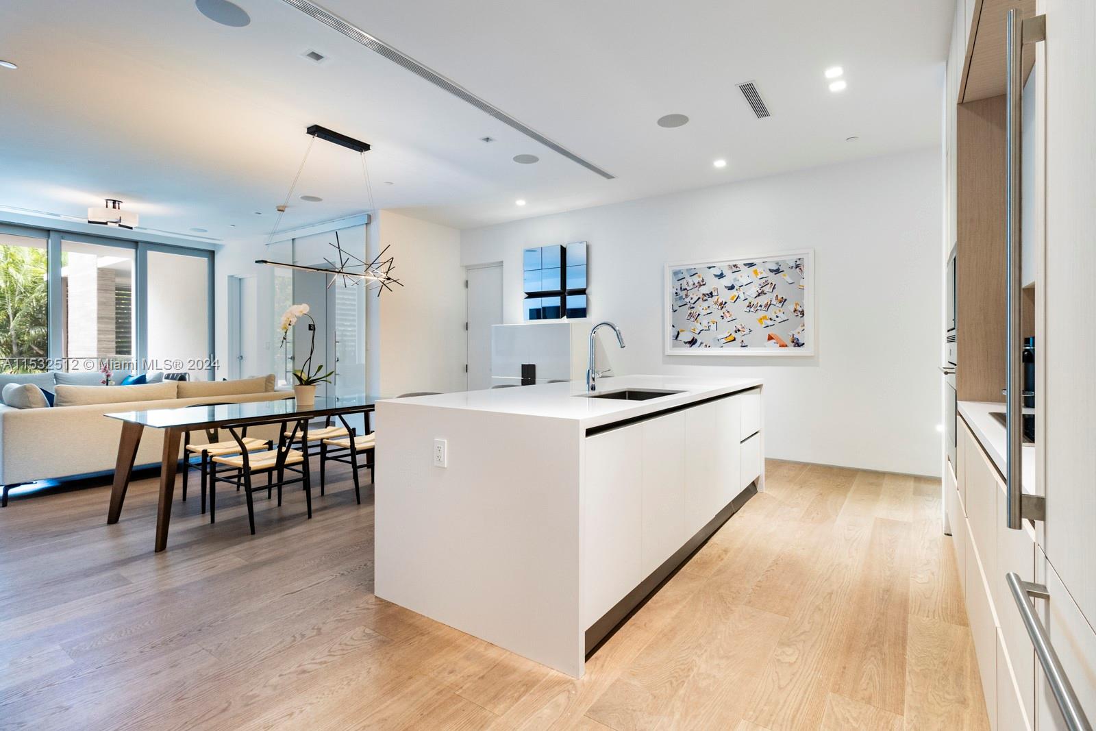 LOUVER HOUSE CONDO - Residential