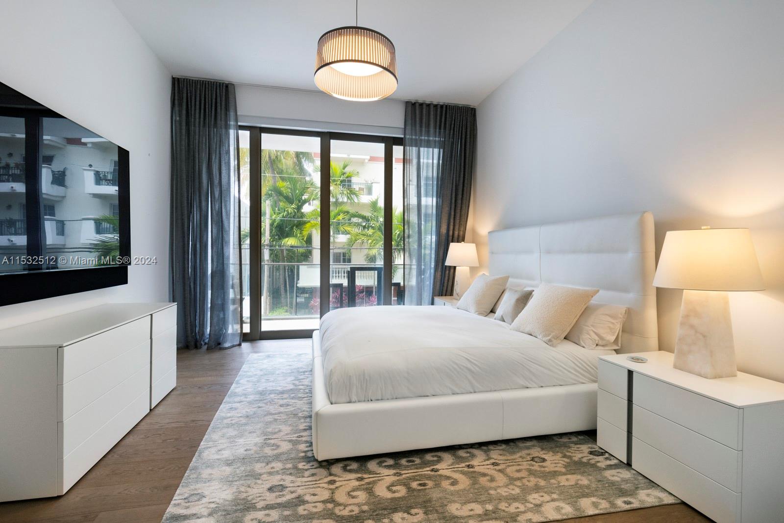 LOUVER HOUSE CONDO - Residential