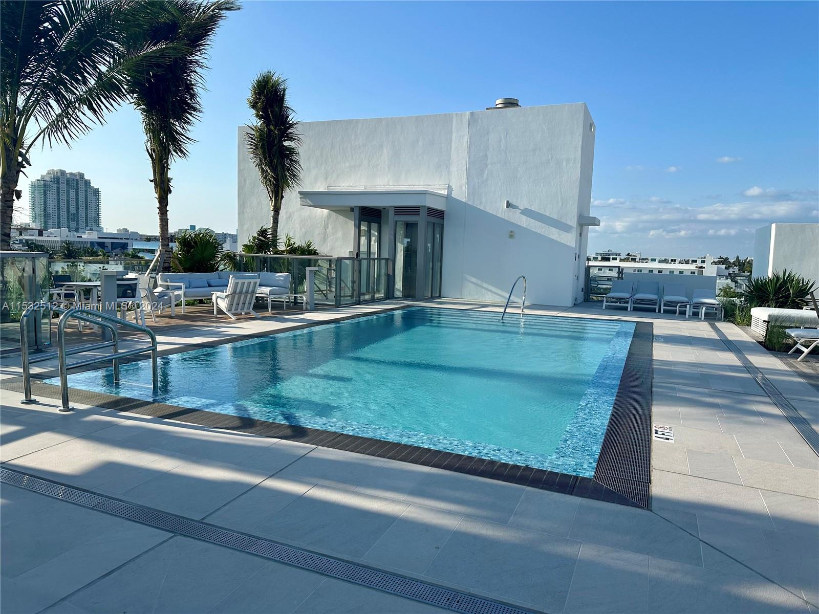 LOUVER HOUSE CONDO - Residential