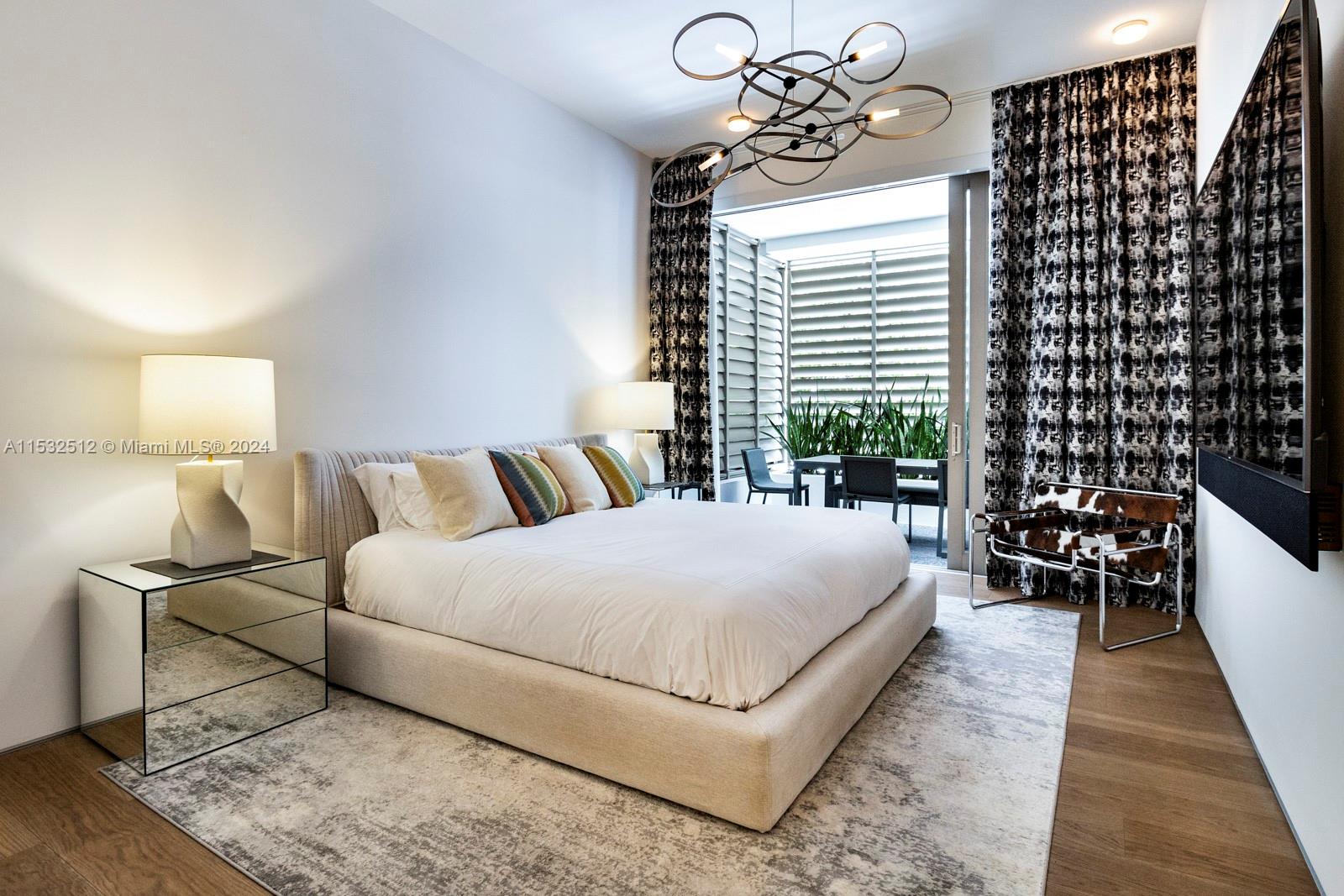 LOUVER HOUSE CONDO - Residential