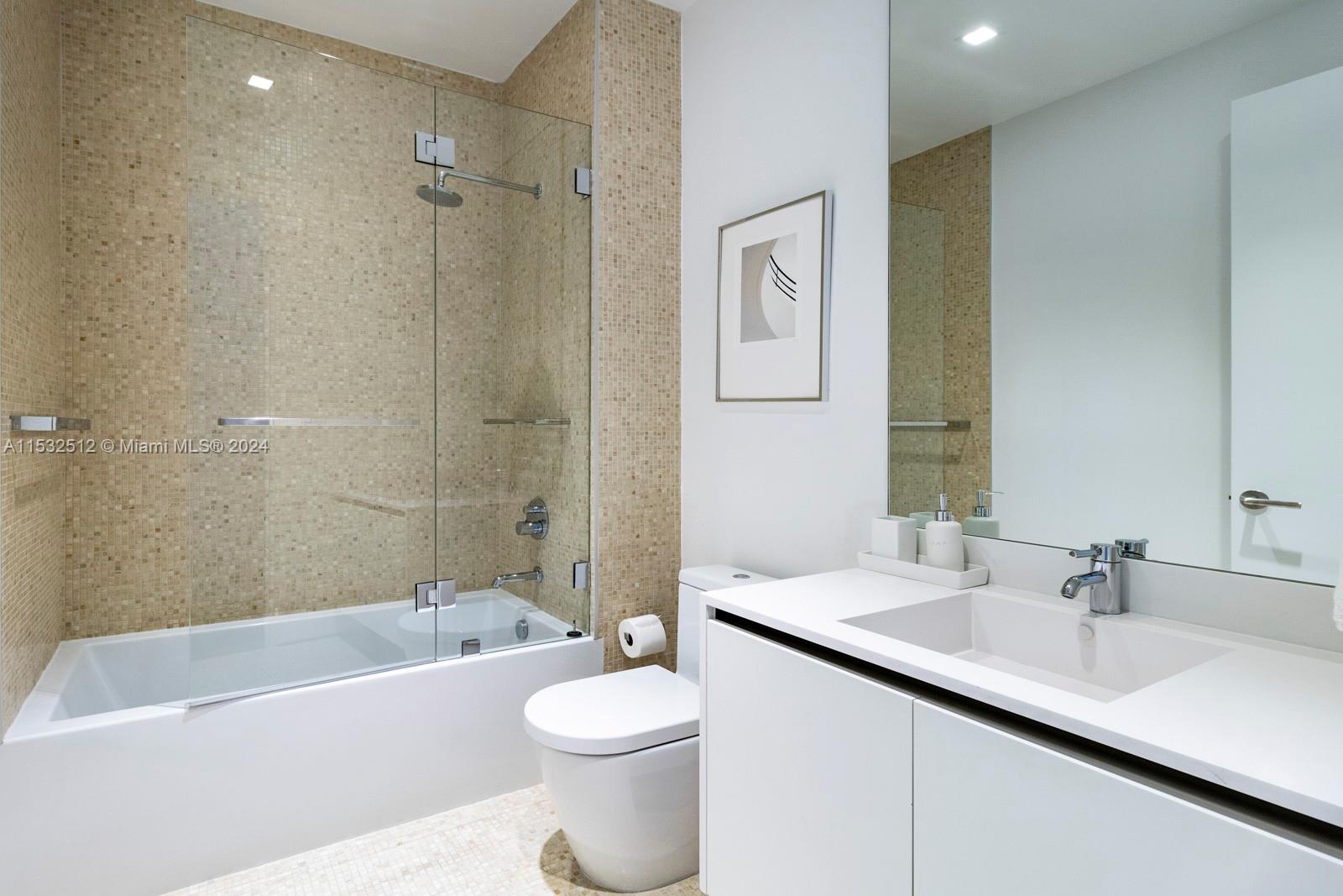 LOUVER HOUSE CONDO - Residential