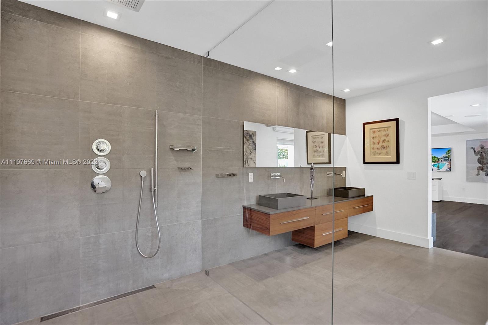 COLLINS ESTATES 1ST ADDN - Residential