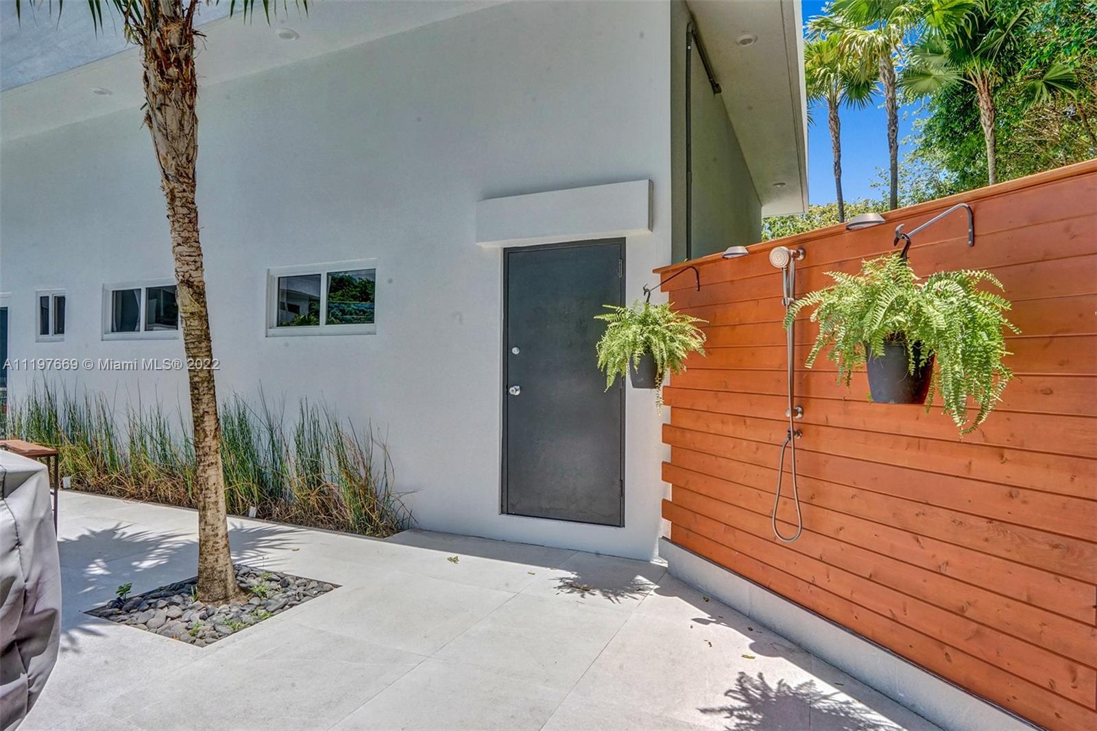 COLLINS ESTATES 1ST ADDN - Residential