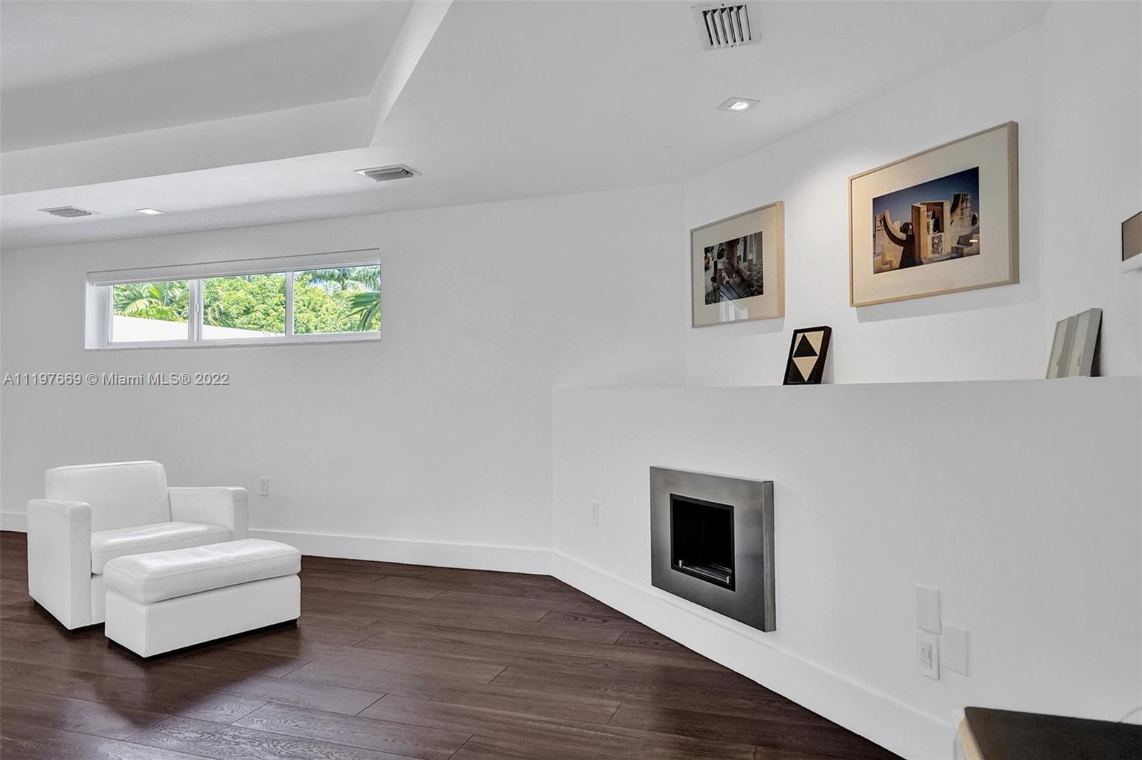 COLLINS ESTATES 1ST ADDN - Residential