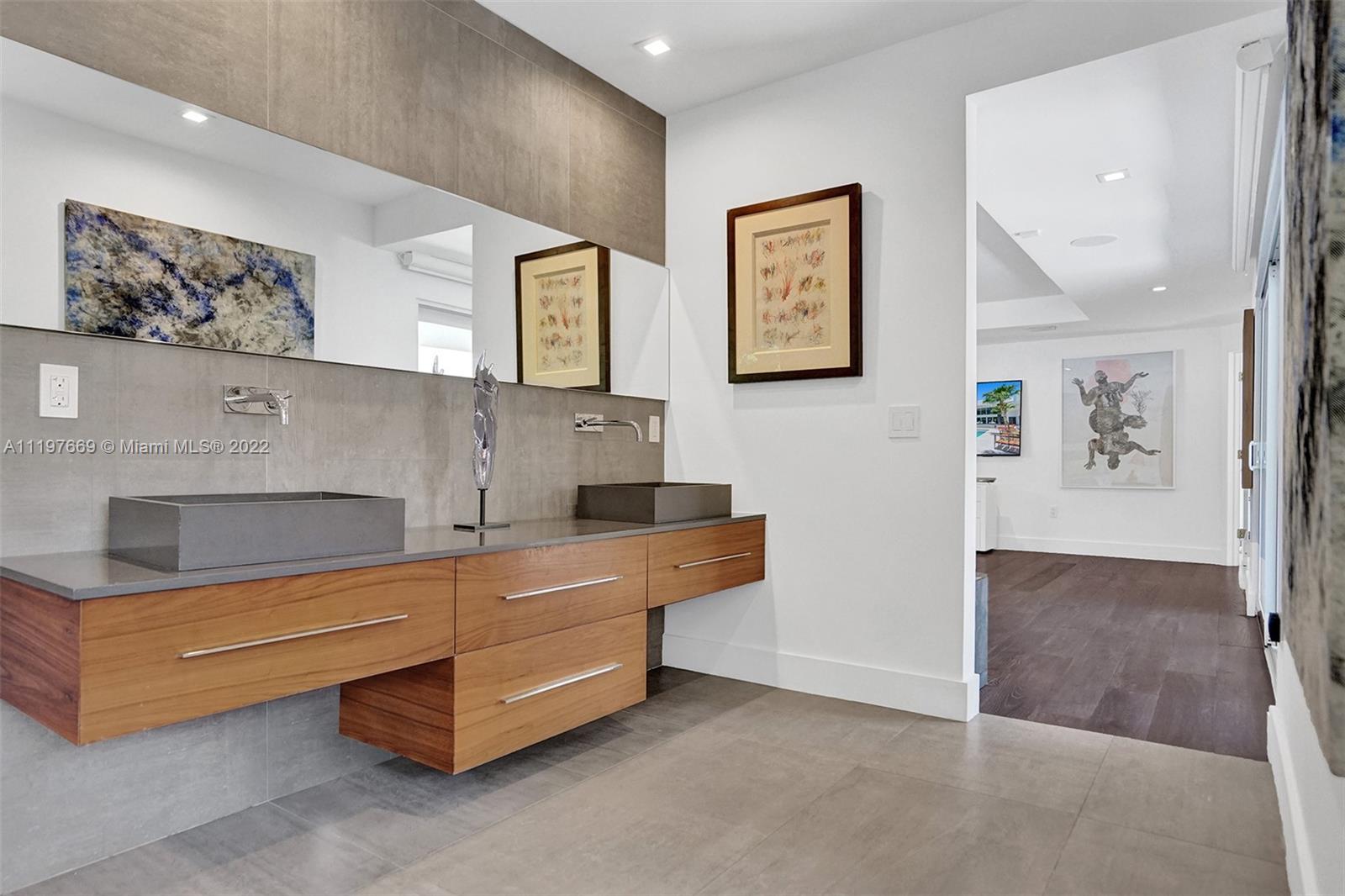 COLLINS ESTATES 1ST ADDN - Residential