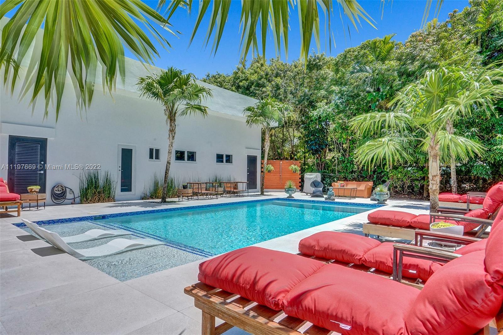 COLLINS ESTATES 1ST ADDN - Residential