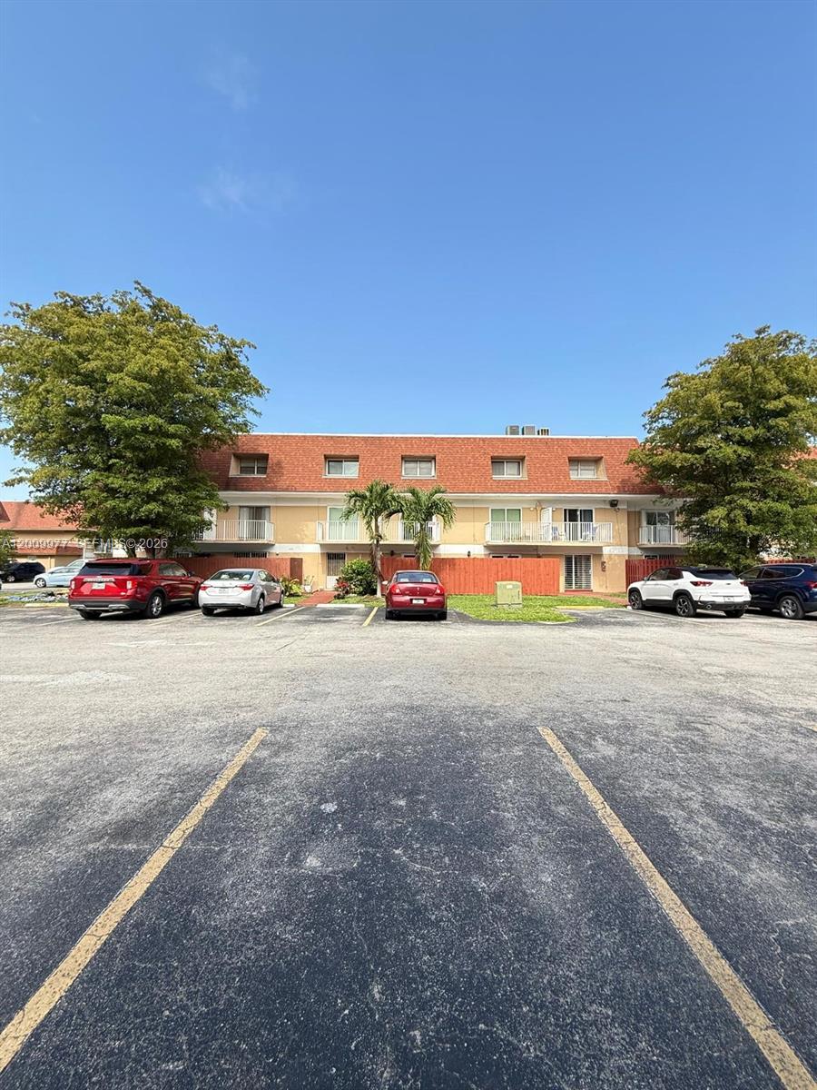 LAGUNA CLUB EAST CONDO - Residential