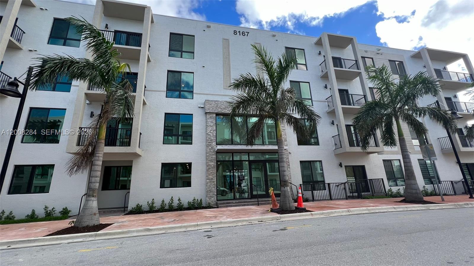 DOWNTOWN DORAL SOUTH PHAS - Residential