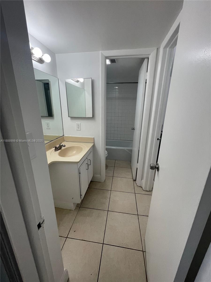 INVERRARY GARDENS CONDO I - Residential Lease