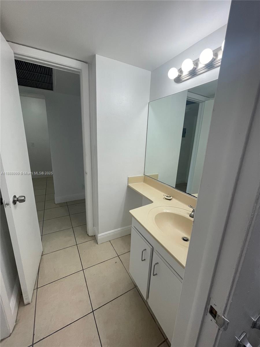 INVERRARY GARDENS CONDO I - Residential Lease