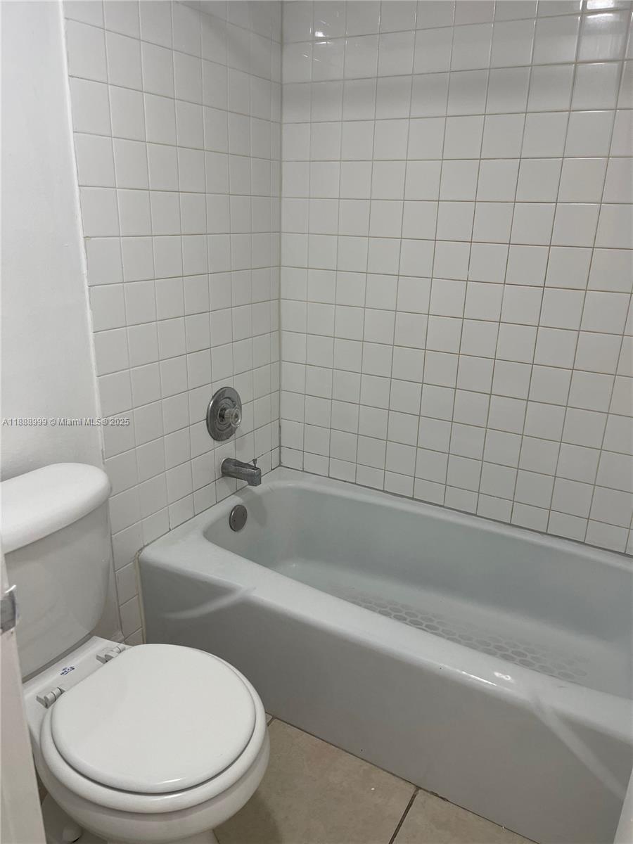 INVERRARY GARDENS CONDO I - Residential Lease