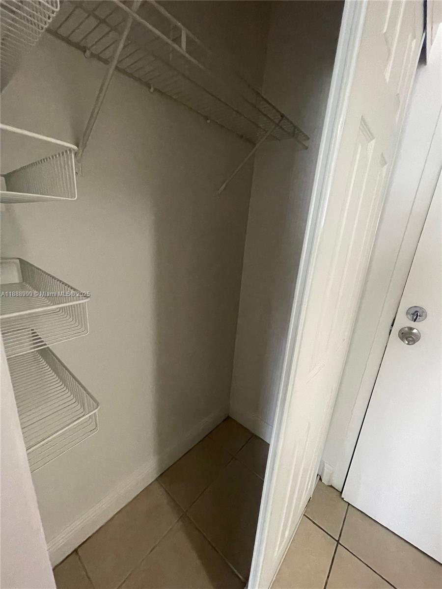 INVERRARY GARDENS CONDO I - Residential Lease