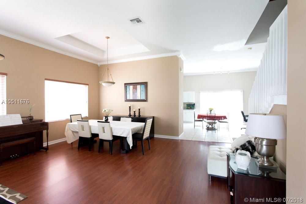 FLORIDIAN BAY ESTATES - Residential