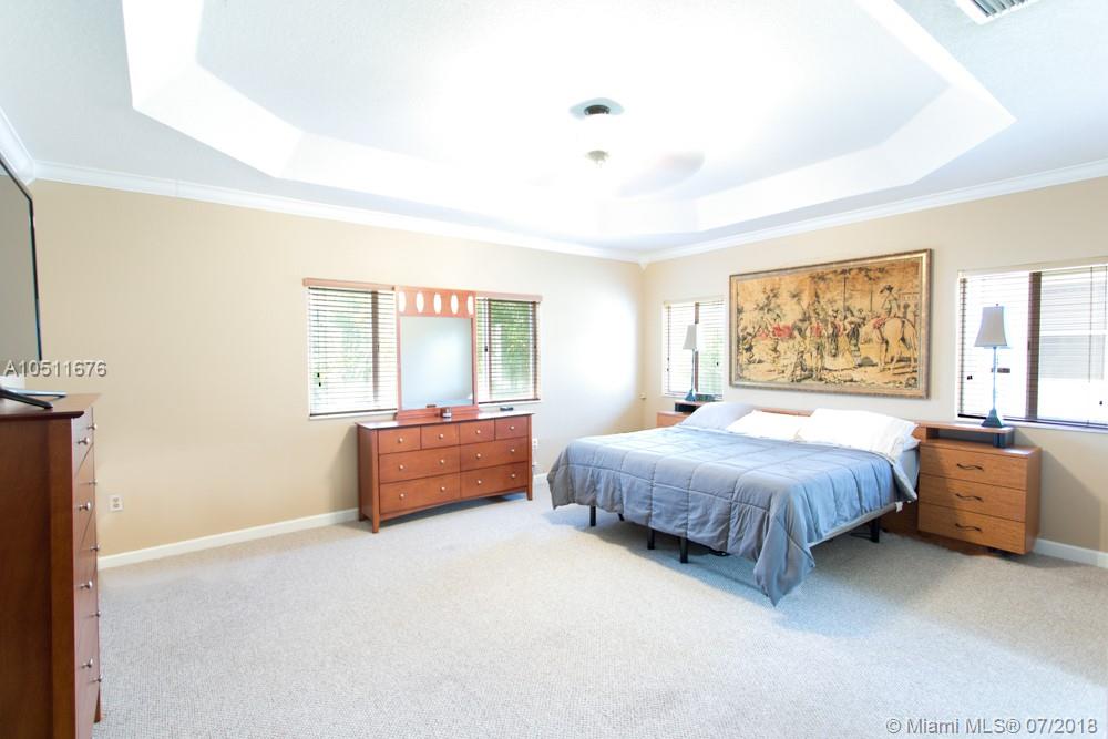 FLORIDIAN BAY ESTATES - Residential