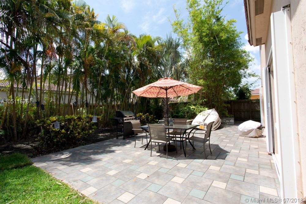 FLORIDIAN BAY ESTATES - Residential