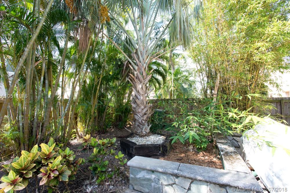 FLORIDIAN BAY ESTATES - Residential