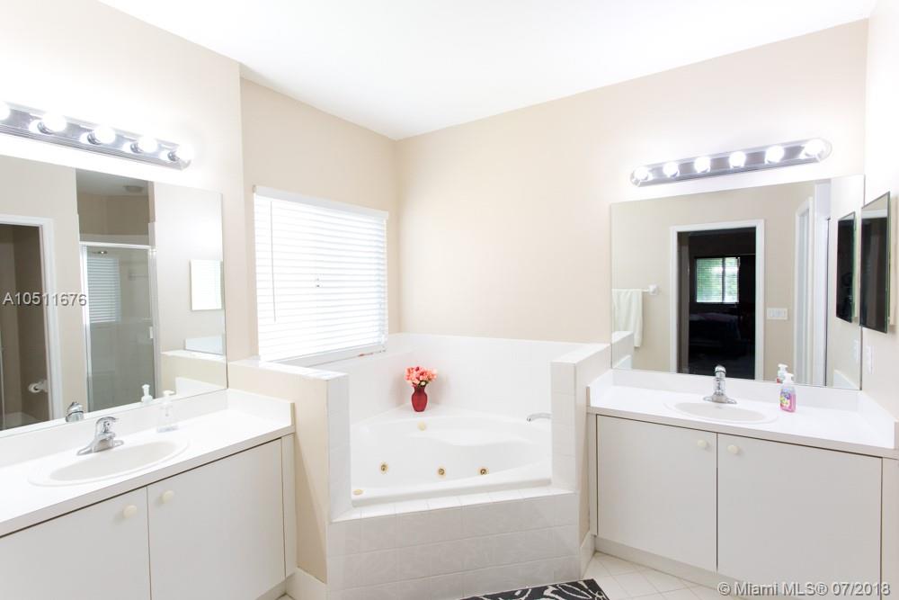 FLORIDIAN BAY ESTATES - Residential