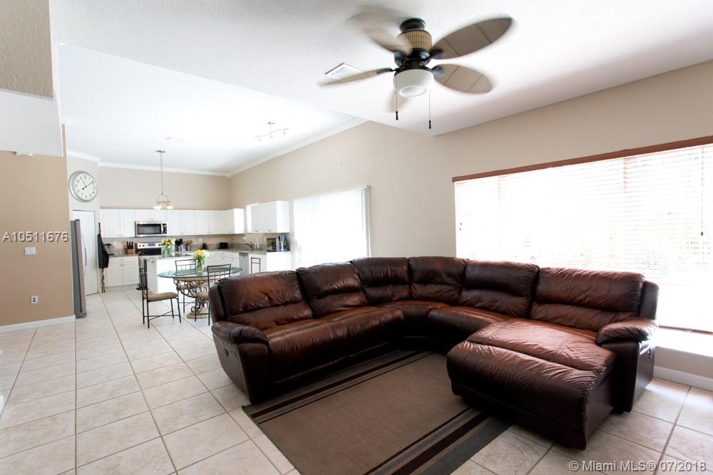 FLORIDIAN BAY ESTATES - Residential