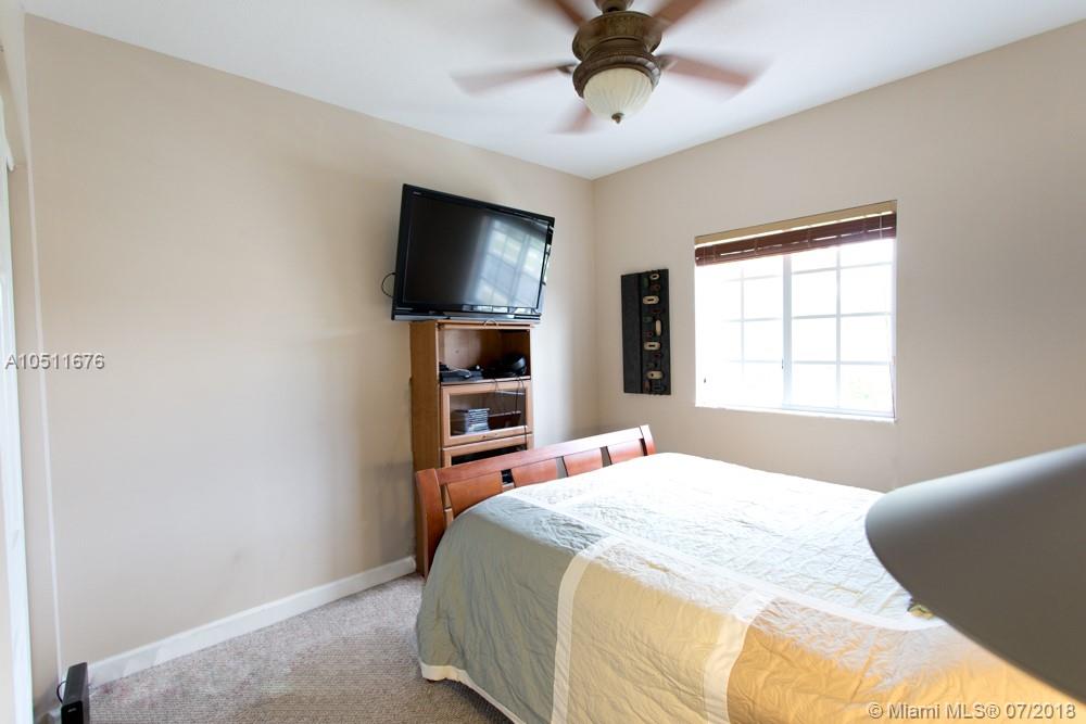 FLORIDIAN BAY ESTATES - Residential