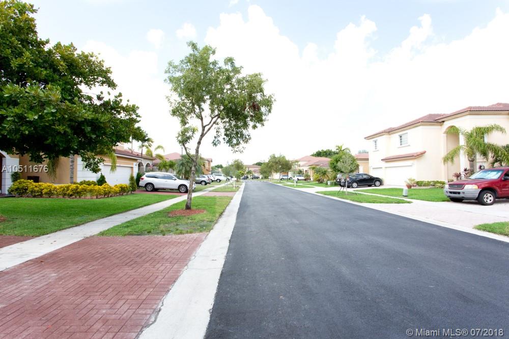 FLORIDIAN BAY ESTATES - Residential