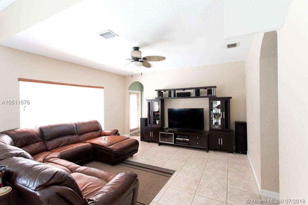 FLORIDIAN BAY ESTATES - Residential